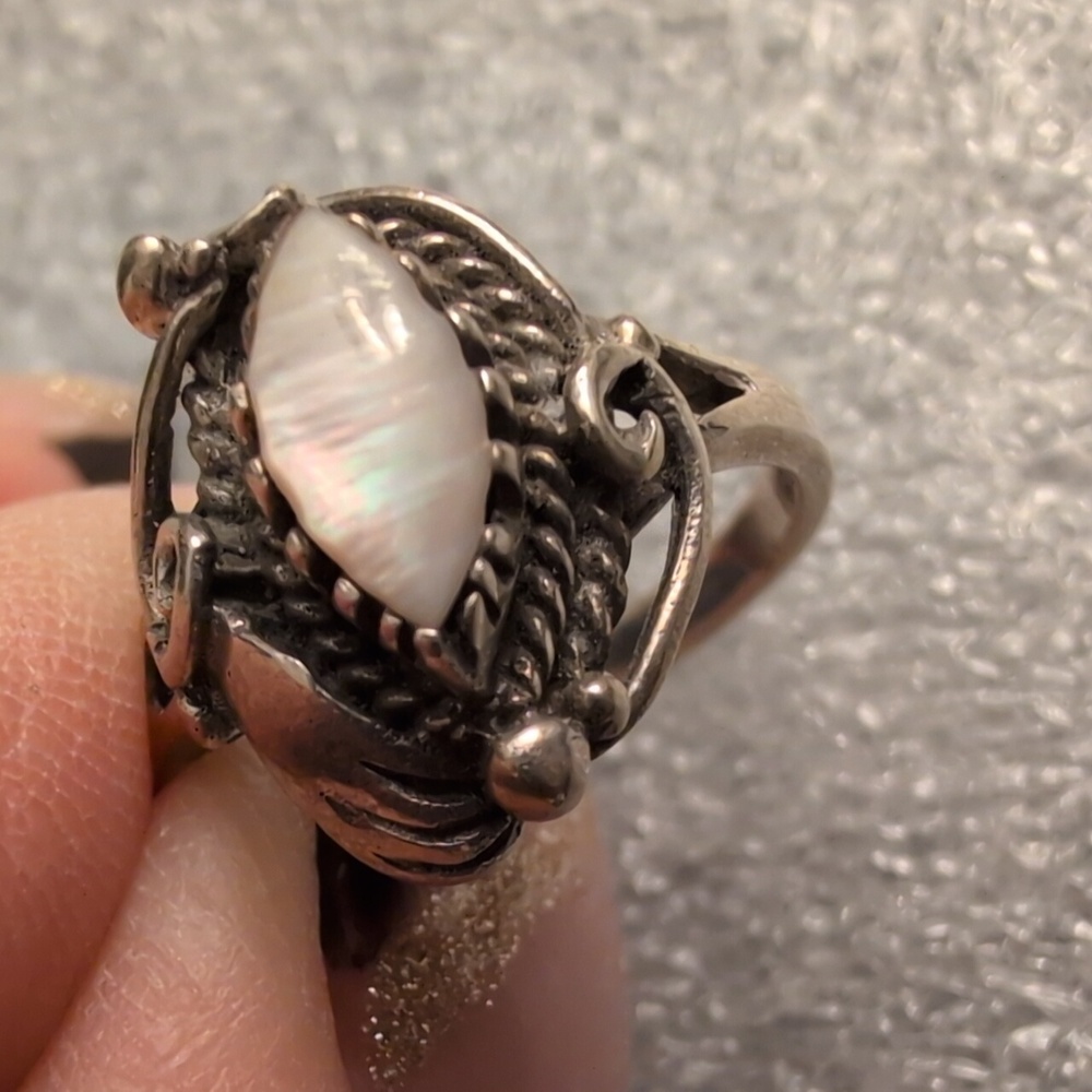 Vintage Sterling Silver Ring with Mother Of Pearl Stone Size 6.5